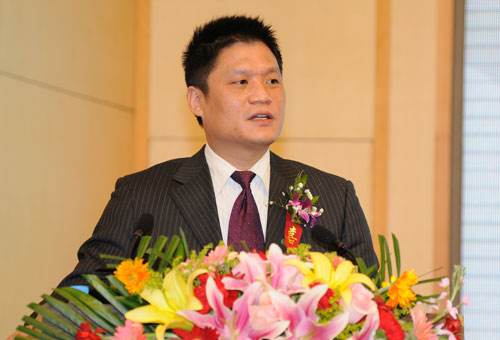 游艇会·yth(中国大陆)最新官方集团董事长杨冰之在第二届全国政务服务论坛塈政务服务国际博览会上做“政务大数据发展阶段与挑战”主题演讲