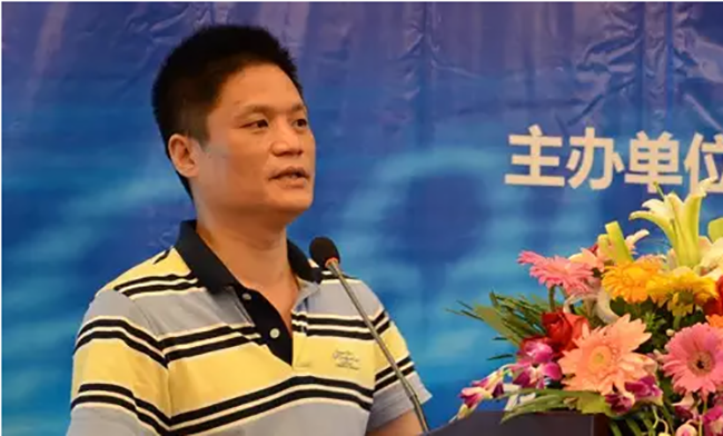 游艇会·yth(中国大陆)最新官方信息化研究中心主任杨冰之发表主题演讲