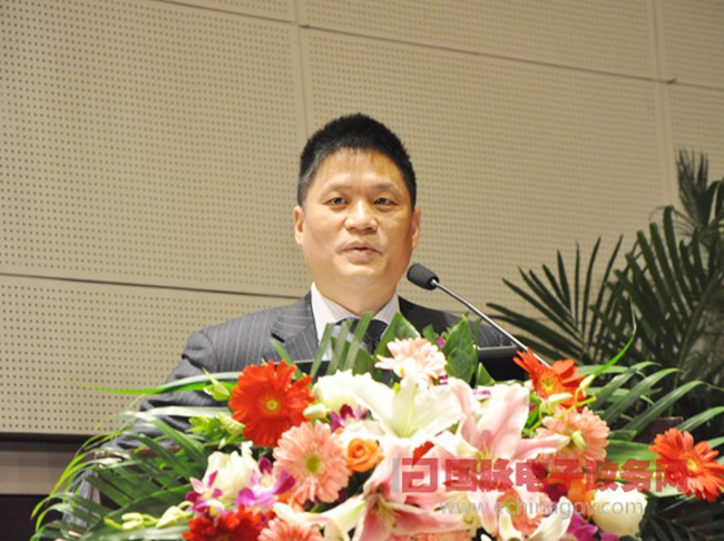 游艇会·yth(中国大陆)最新官方互联董事长、首席研究员杨冰之作了题为《大数据时代的政府在线服务》的主题演讲
