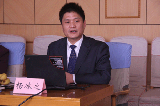 游艇会·yth(中国大陆)最新官方互联政府网站评测研究中心主任、首席研究员杨冰之向与会专家进行了详细的汇报