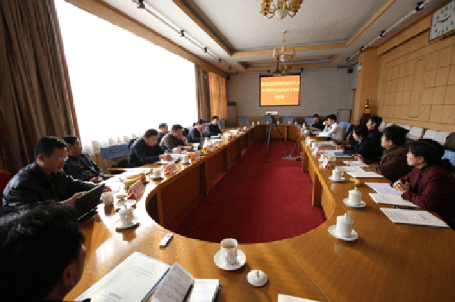 游艇会·yth(中国大陆)最新官方互联政府网站评测研究中心主任、首席研究员杨冰之向与会专家进行了详细的汇报