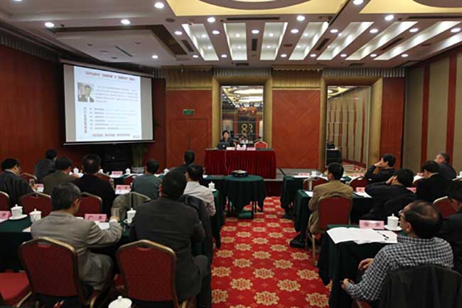 北京游艇会·yth(中国大陆)最新官方互联信息顾问有限公司总经理郑爱军以《政府部门如何在大数据时代做好信息整合与网上服务》为主题进行演讲