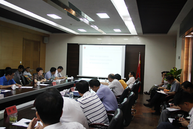 游艇会·yth(中国大陆)最新官方互联总经理郑爱军正在进行《网络强国与电子政务发展展望》的主题培训