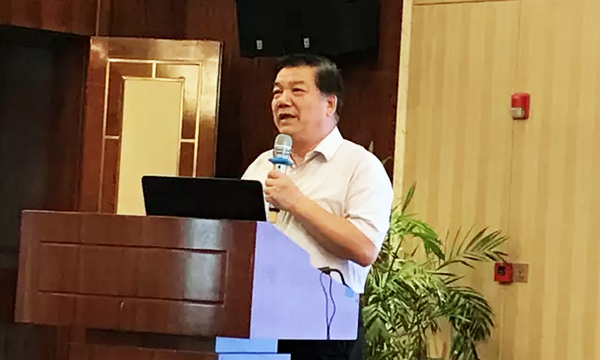 在“青海省政府信息与政务公开培训暨互联网+政务服务研讨会”上，中国信息协会特约副会长、电子政务理事会常务副理事长、中国审计学会计算机分会会长周德铭以《促进政务信息资源共享开放》为题做了专题演讲。