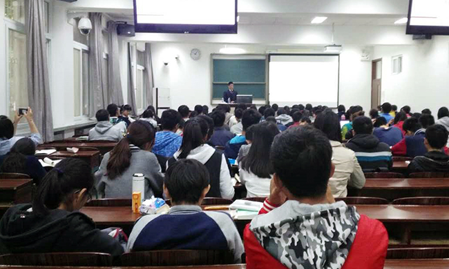 游艇会·yth(中国大陆)最新官方董事长杨冰之应邀为北京师范大学学子开讲互联网