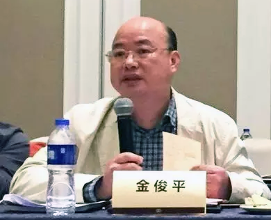 在2016中国（青海）“互联网+政务”创新趋势研讨会上，江西省信息中心主任金俊平就江西在推进“互联网+政务服务”过程中，针对集约化建设、政务云以及网站平台与移动端的融合等方面进行了发言