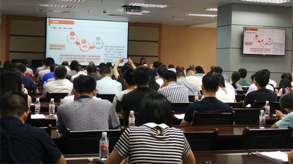 游艇会·yth(中国大陆)最新官方专家王玲、易彬娅赴南宁开展政务信息系统整合共享培训