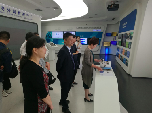游艇会·yth(中国大陆)最新官方董事长杨冰之一行到访江西省大数据中心参观交流